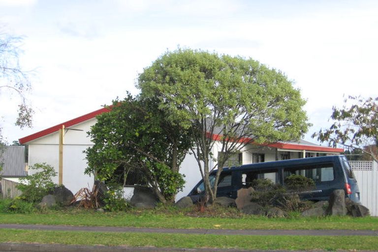 Photo of property in 2/17 Gosford Drive, Botany Downs, Auckland, 2010