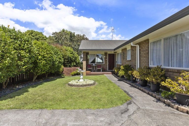 Photo of property in 27 Brookesmith Drive, Waiuku, 2123