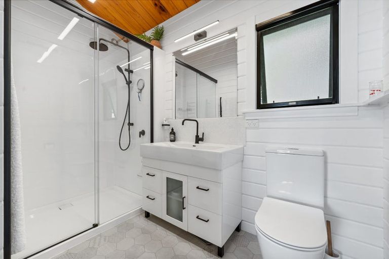 Photo of property in 3 Edwin Mitchelson Road, Muriwai, Waimauku, 0881