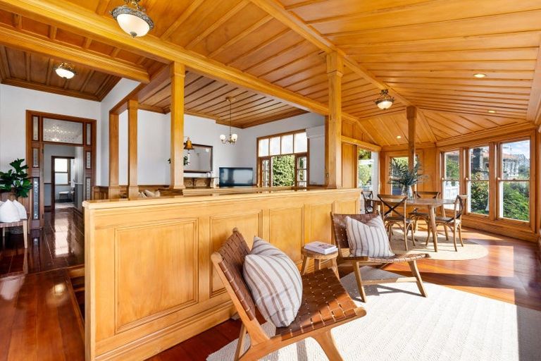 Photo of property in 18 Sealy Road, Bluff Hill, Napier, 4110