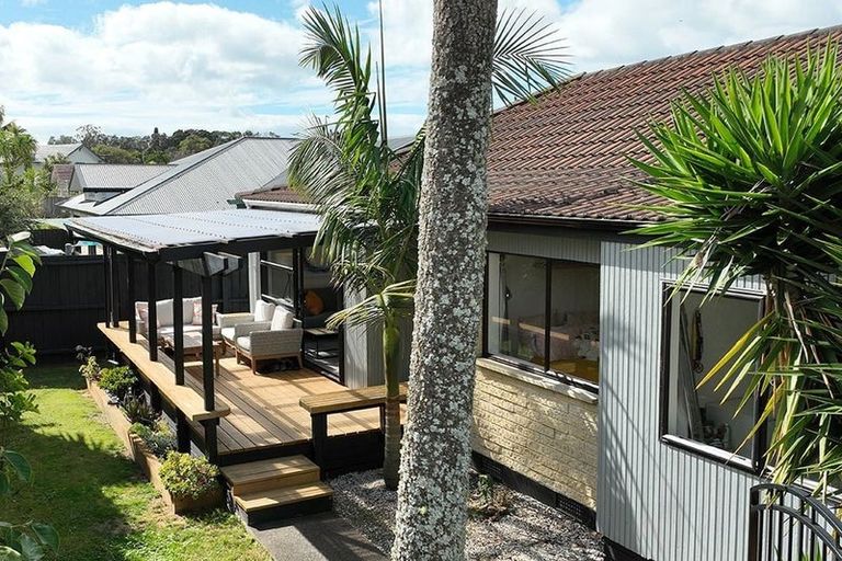 Photo of property in 1/28 Manuka Road, Glenfield, Auckland, 0629