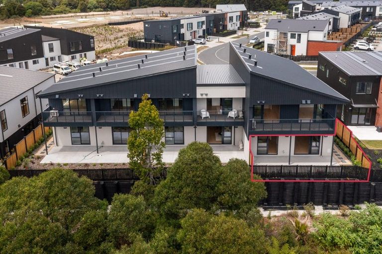 Photo of property in 1/1 Parapara Place, Albany, 0632