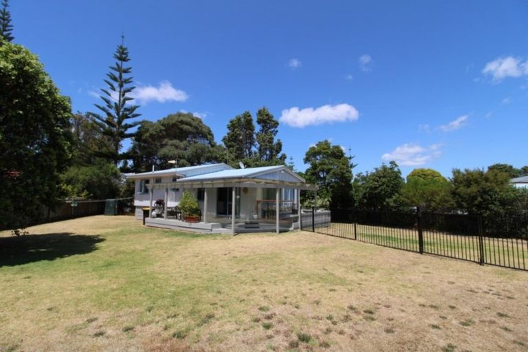 Photo of property in 111 Manuka Place, Matarangi, Whitianga, 3592