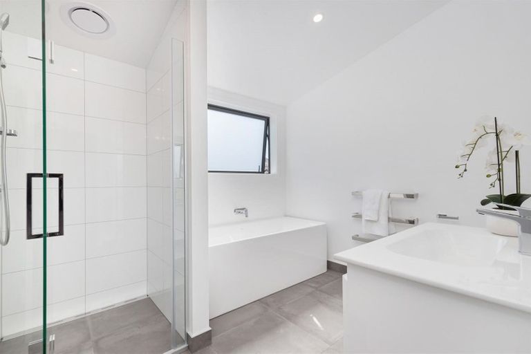 Photo of property in 2 Soudley Court, Jacks Point, Queenstown, 9371