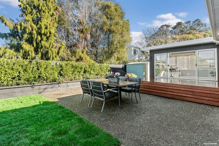 Photo of property in 2/113 Nile Road, Milford, Auckland, 0620