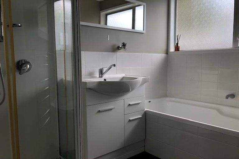 Photo of property in 17 Tree View Avenue, Glenfield, Auckland, 0629