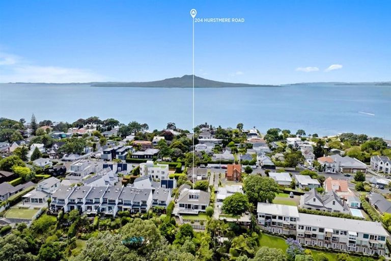 Photo of property in 204 Hurstmere Road, Takapuna, Auckland, 0622