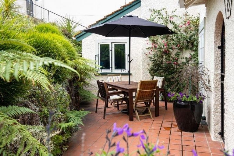 Photo of property in 8 Cobden Road, Bluff Hill, Napier, 4110