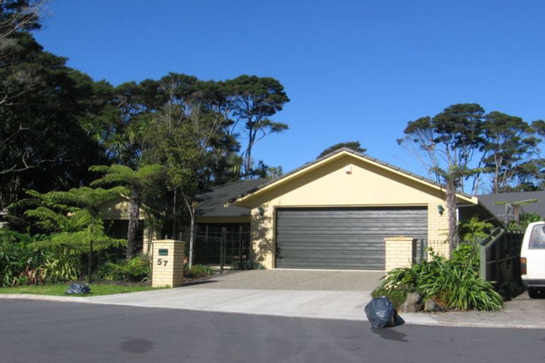 Photo of property in 57 Onedin Place, Titirangi, Auckland, 0604