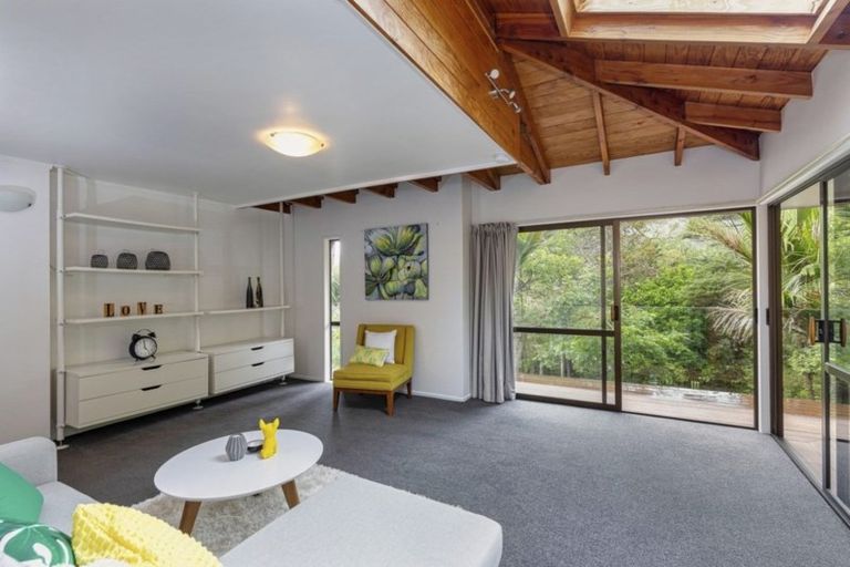 Photo of property in 64 Wood Bay Road, Titirangi, Auckland, 0604