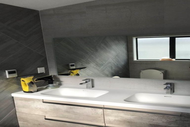 Photo of property in 18 Toia Lane, Silverdale, 0932