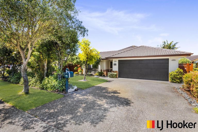 Photo of property in 11 Allerton Place, Wattle Downs, Auckland, 2103