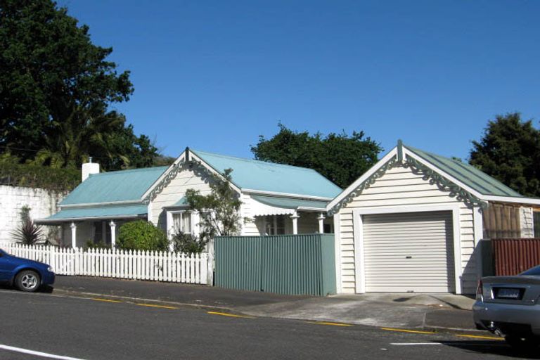 Photo of property in 1 Cameron Terrace, Whanganui, 4500