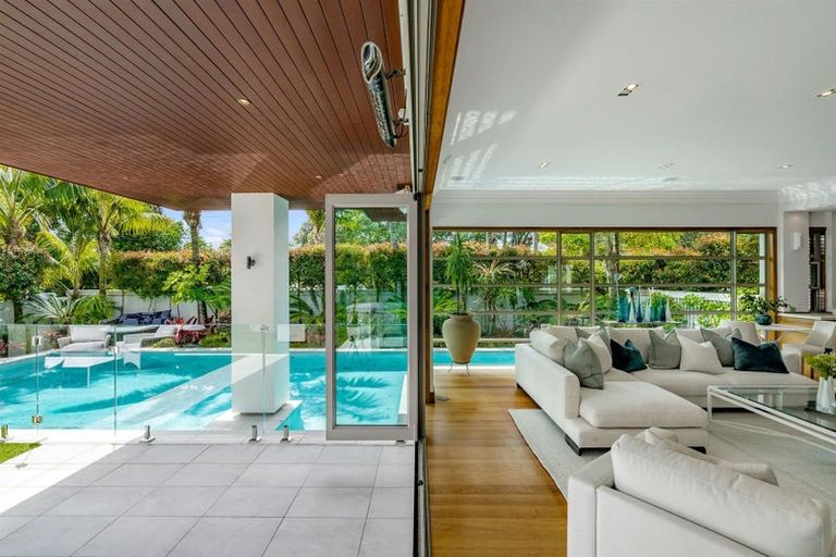 Photo of property in 18a Tiri Road, Milford, Auckland, 0620