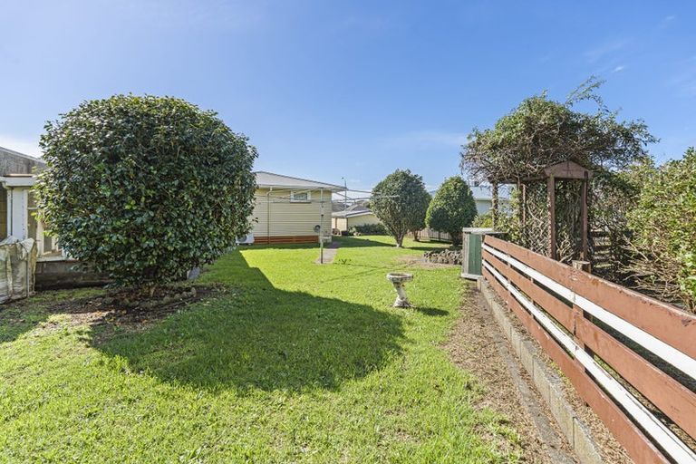 Photo of property in 19 Hume Street, Waitara, 4320