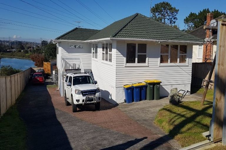 Photo of property in 2/31 Beaubank Road, Kelston, Auckland, 0602