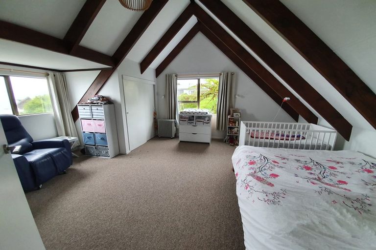 Photo of property in 47 Pokohiwi Road, Normandale, Lower Hutt, 5010