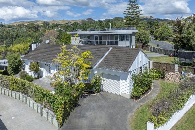 Photo of property in 2 Aotea Crescent, Havelock North, 4130