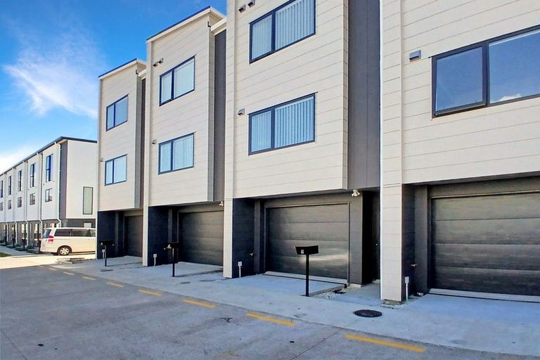 Photo of property in 63 Tima Lane, Mangere Bridge, Auckland, 2022