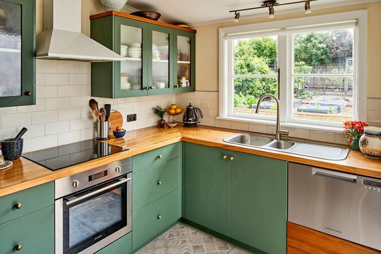 Photo of property in 21 Beach Street, Petone, Lower Hutt, 5012