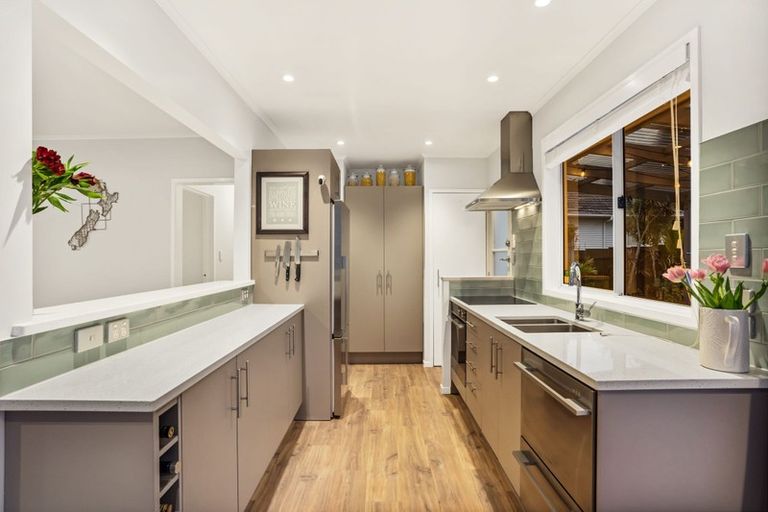 Photo of property in 20 Kapuka Road, Mangere Bridge, Auckland, 2022