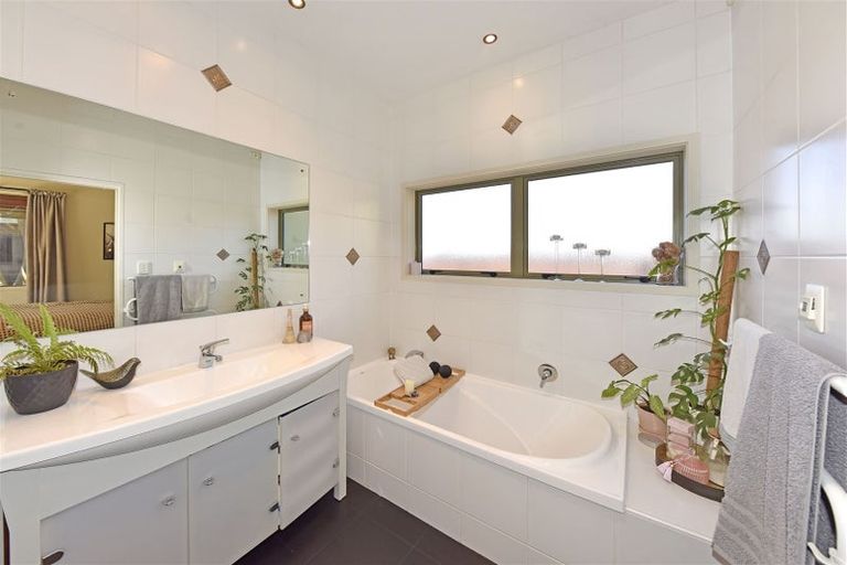 Photo of property in 21 Amoka Crescent, Parklands, Christchurch, 8083