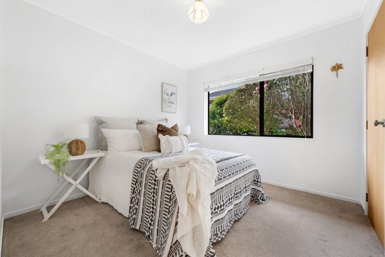 Photo of property in 57 Dalwhinnie Parade, Highland Park, Auckland, 2010