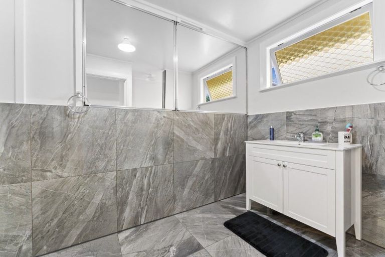 Photo of property in 27 Weraroa Road, Levin, 5510