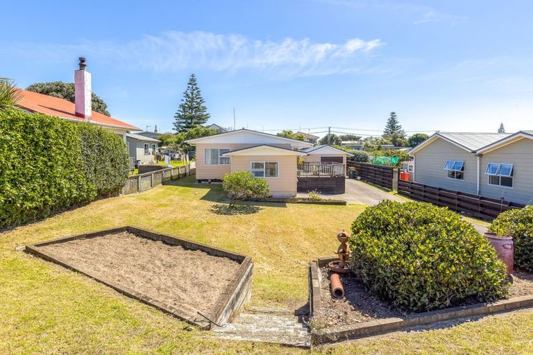 Photo of property in 31 Gawler Street, Te Horo Beach, Otaki, 5581