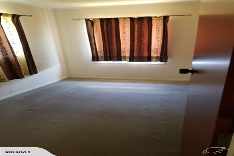 Photo of property in 22 Hartley Terrace, Massey, Auckland, 0614