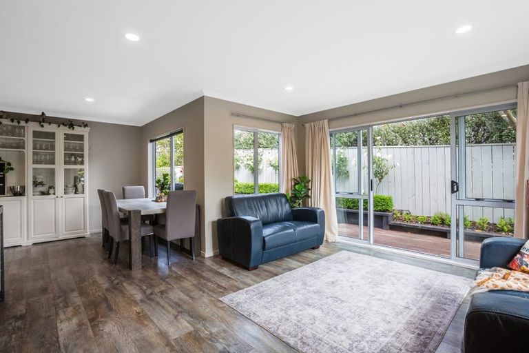Photo of property in 11 Te Puia Drive, Aotea, Porirua, 5024