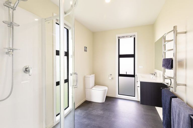 Photo of property in 5 Mcdonald Place, Collingwood, 7073