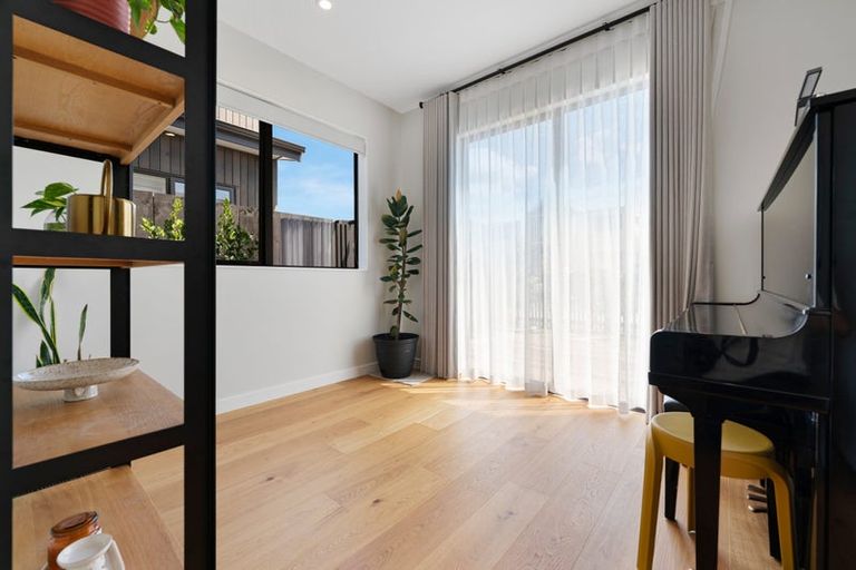 Photo of property in 2 Pukeko Road, Hobsonville, Auckland, 0616