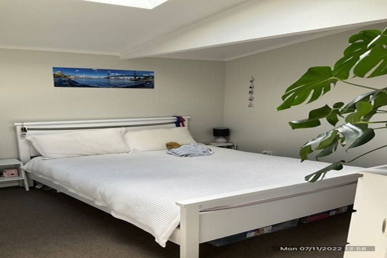 Photo of property in 5 Arahanga Grove, Maupuia, Wellington, 6022