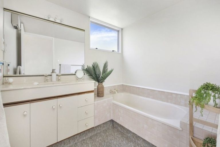 Photo of property in 5 Holderness Place, Ilam, Christchurch, 8041