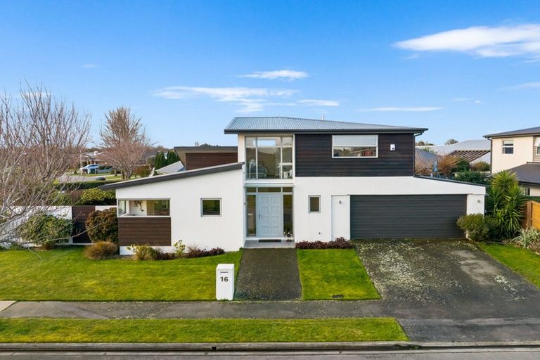 Photo of property in 16 East Ellington Drive, Mairehau, Christchurch, 8052
