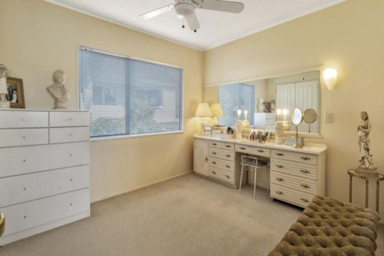 Photo of property in 2/20 Takutai Avenue, Bucklands Beach, Auckland, 2012
