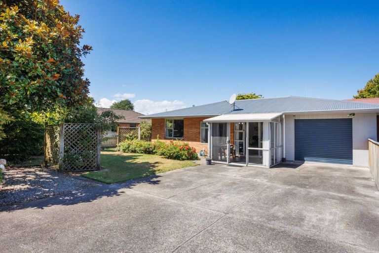 Photo of property in 3 Ruamahanga Crescent, Terrace End, Palmerston North, 4410