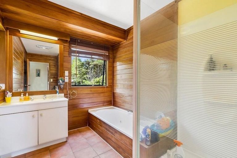 Photo of property in 2a Parklands Avenue, Swanson, Auckland, 0612