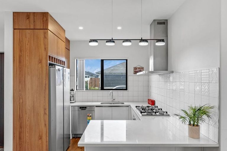 Photo of property in 35 Sapwood Crescent, Takanini, 2110