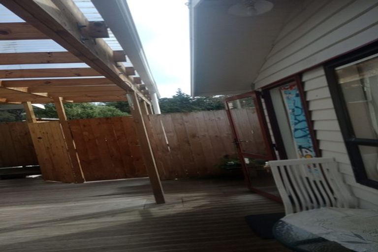 Photo of property in 2/34 Glencourt Place, Glenfield, Auckland, 0629