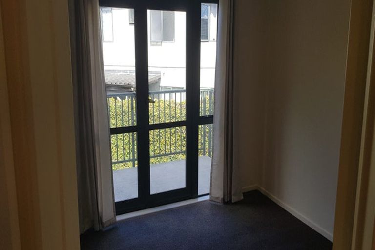 Photo of property in 8/3 Orwell Road, Greenhithe, Auckland, 0632