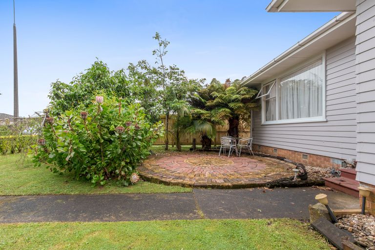 Photo of property in 10 Kaumatua Place, Te Atatu Peninsula, Auckland, 0610