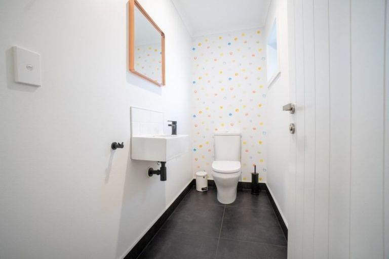 Photo of property in 6 Waimarama Court, Roslyn, Palmerston North, 4414