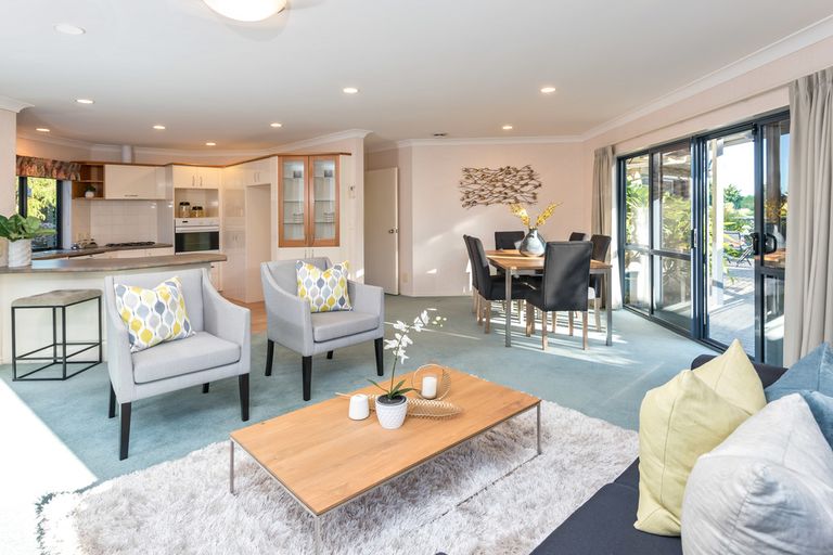 Photo of property in 17 Glencullen Place, Dannemora, Auckland, 2016