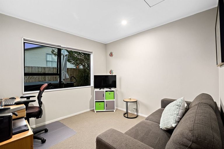 Photo of property in 2/69 Nile Road, Milford, Auckland, 0620