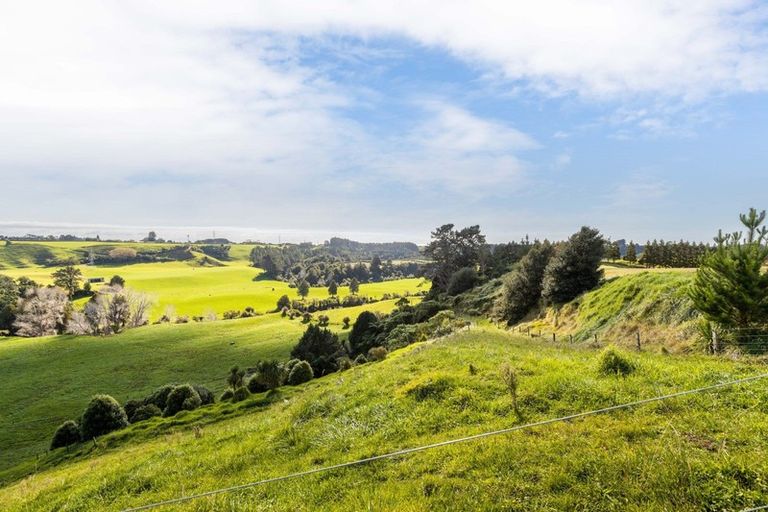 Photo of property in 37 Allan Road, Burgess Park, New Plymouth, 4371