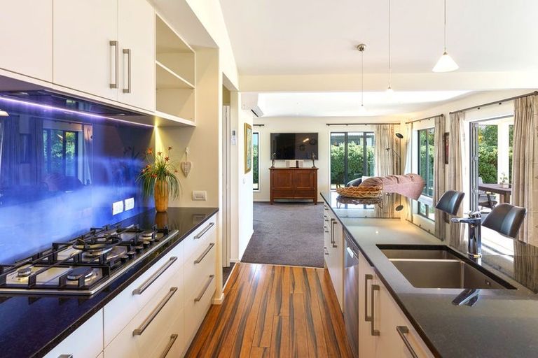 Photo of property in 34 Titoki Road, Waikanae Beach, Waikanae, 5036