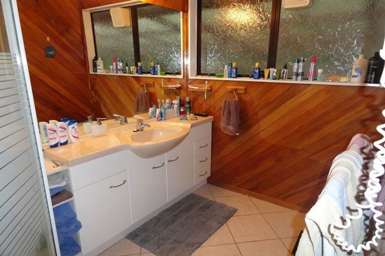 Photo of property in 113 Percy Dyett Drive, Karori, Wellington, 6012