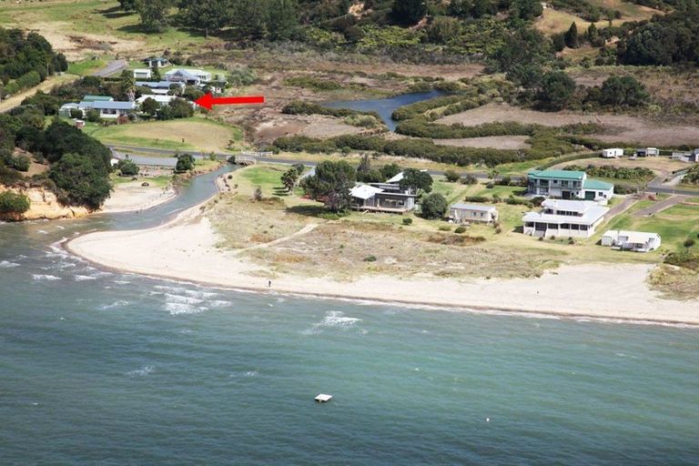 Photo of property in 10 Mackinnon Road, Manukau Heads, Waiuku, 2684